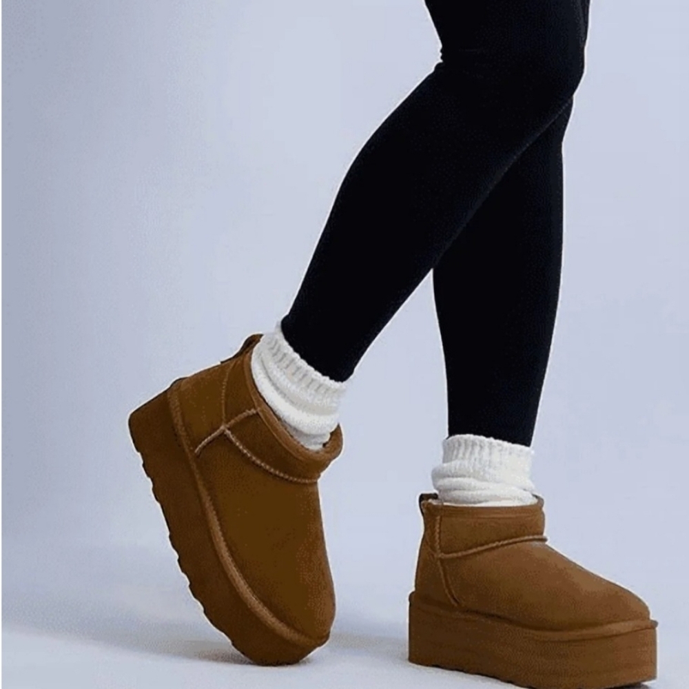 Cushionaire Hippy Womens Suede Platform Ankle Boots Water-Resistant.